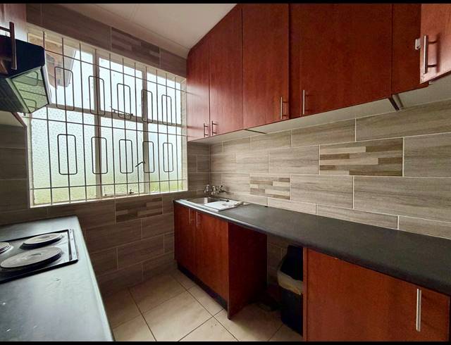 2 BEDROOM APARTMENT RENTED IN FLORIDA PARK